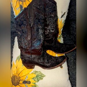 CORRAL WOMEN'S 15" VINTAGE SOLID BLACK TALL EAGLE OVERLAY SNIP TOE WESTERN BOOT